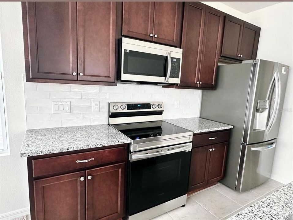 For Rent: $1,650 (1 beds, 1 baths, 770 Square Feet)