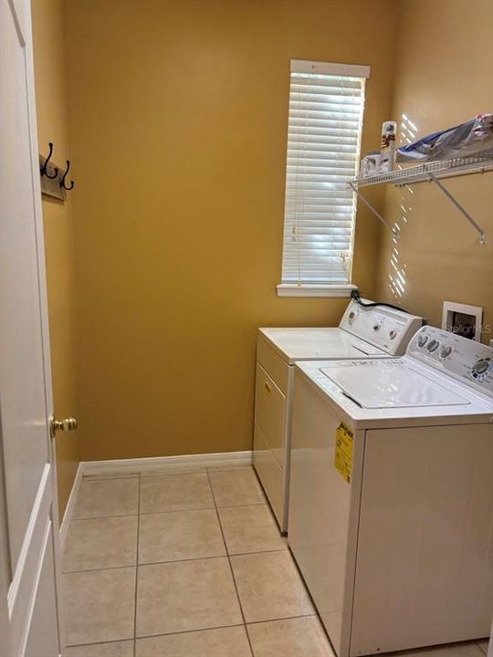 For Rent: $1,995 (3 beds, 2 baths, 1998 Square Feet)