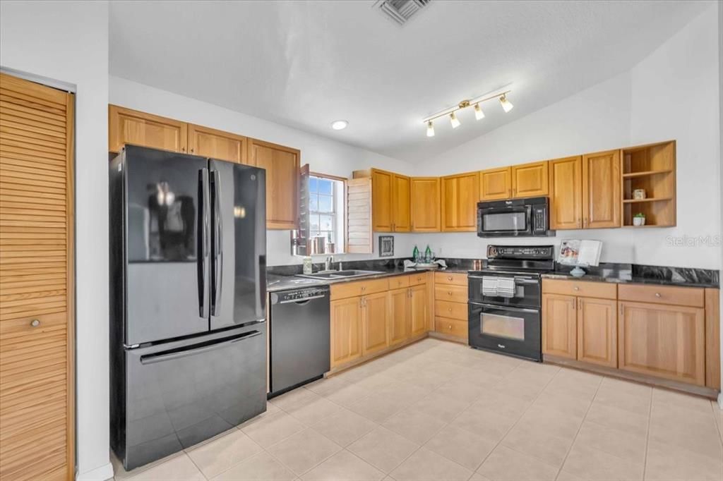 For Sale: $389,000 (3 beds, 2 baths, 1487 Square Feet)