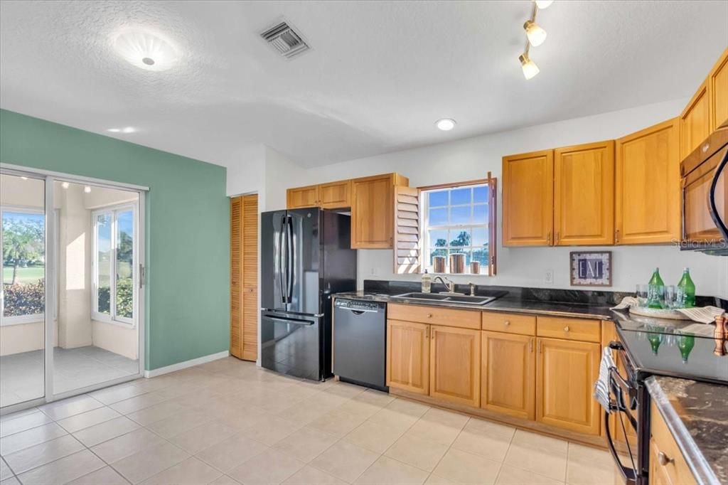 For Sale: $389,000 (3 beds, 2 baths, 1487 Square Feet)