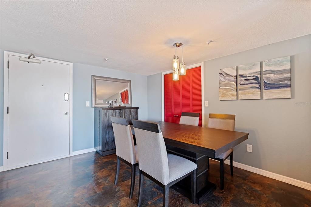 For Sale: $459,000 (2 beds, 2 baths, 1100 Square Feet)