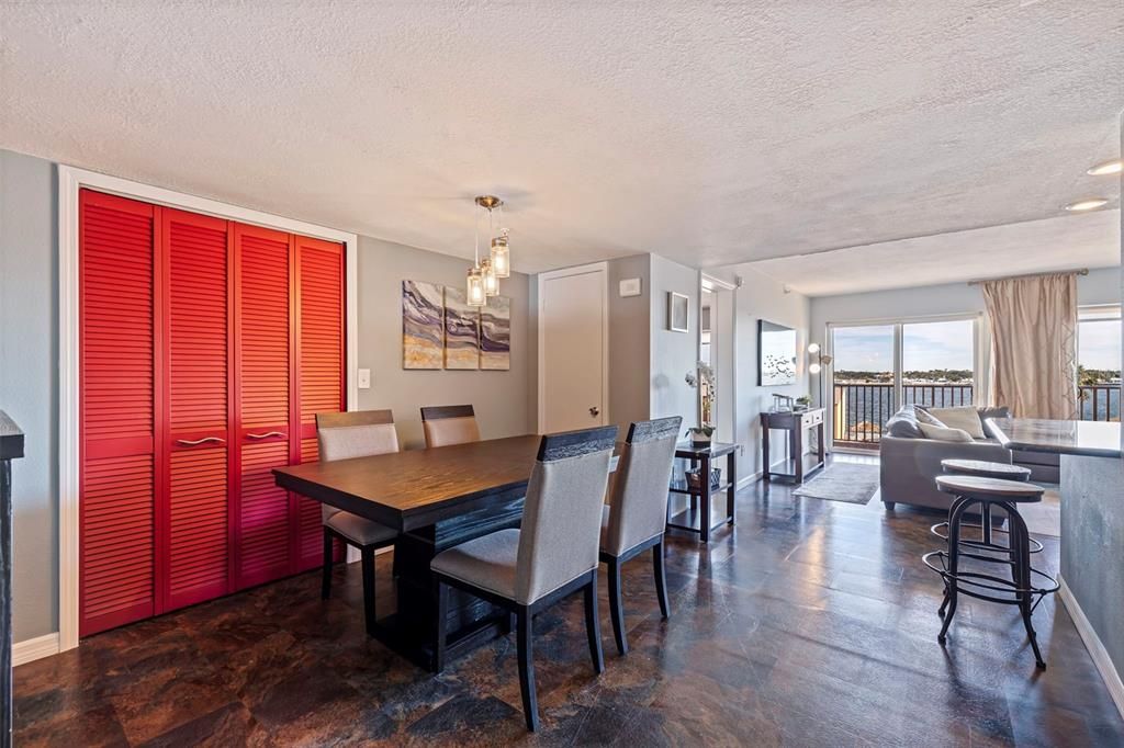 For Sale: $459,000 (2 beds, 2 baths, 1100 Square Feet)