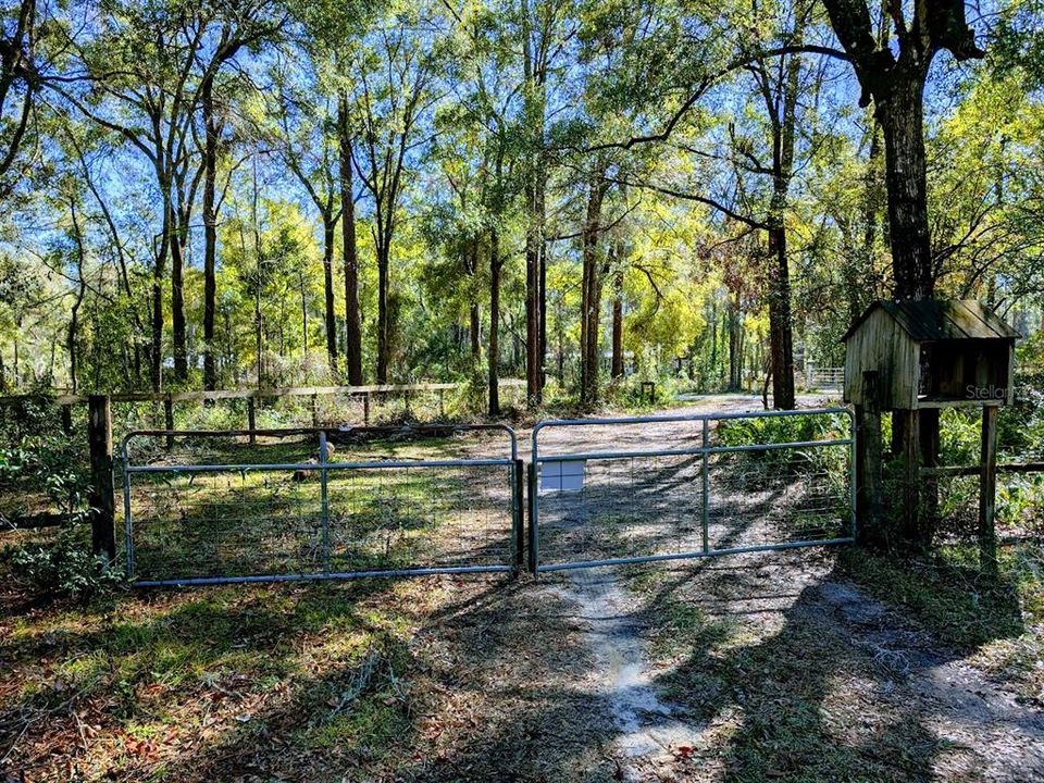 Double gate entry