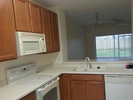 For Rent: $1,650 (2 beds, 2 baths, 988 Square Feet)