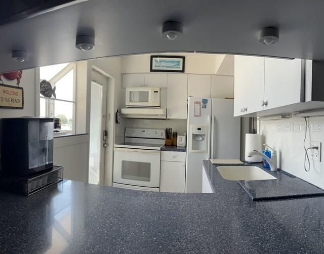 fully equipped kitchen with breakfast bar