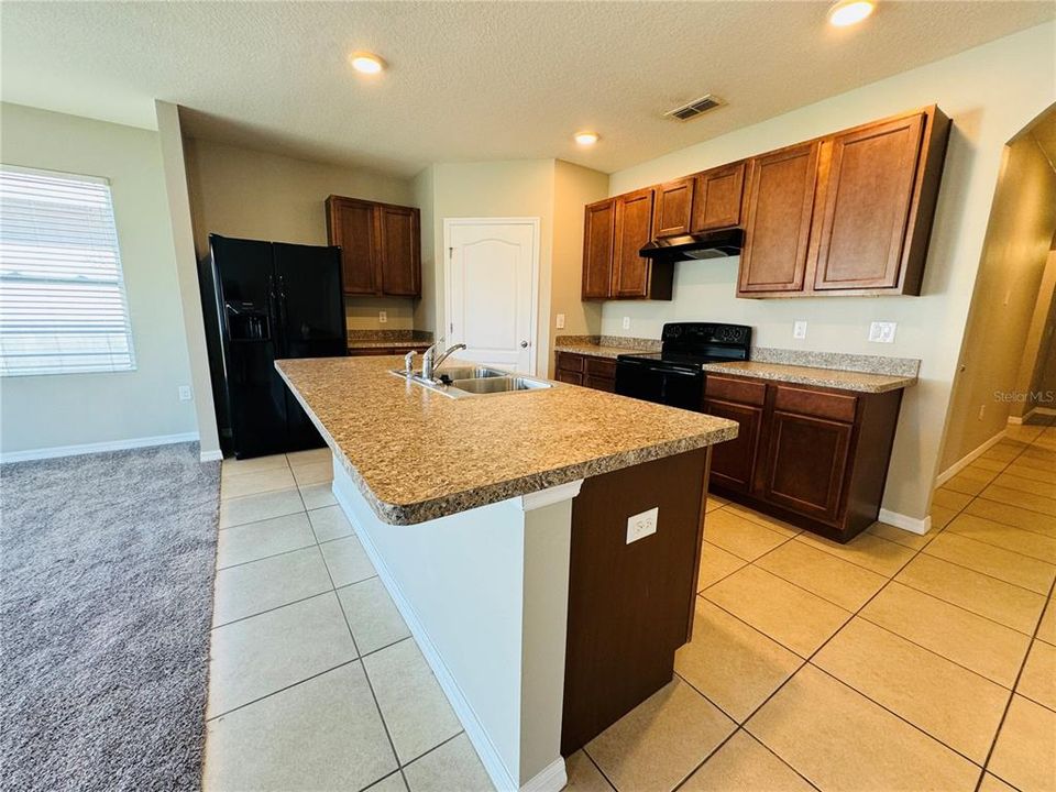 For Rent: $1,869 (4 beds, 2 baths, 1751 Square Feet)