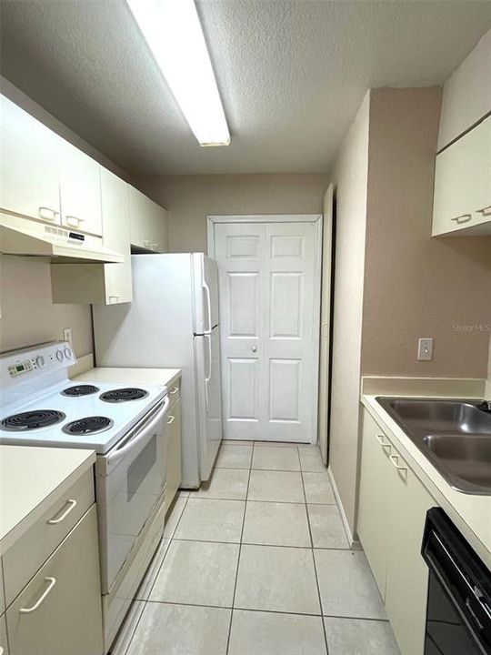 For Rent: $1,350 (1 beds, 1 baths, 583 Square Feet)