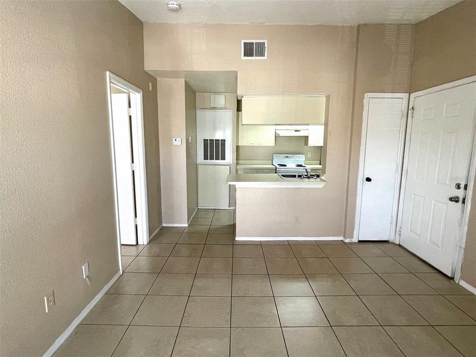 For Rent: $1,350 (1 beds, 1 baths, 583 Square Feet)