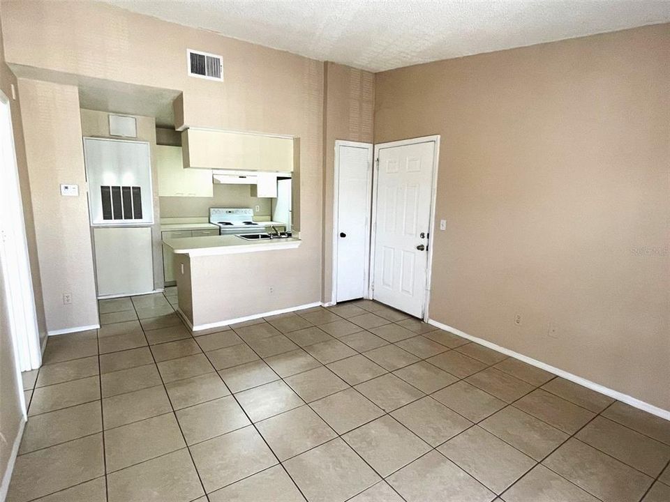 For Rent: $1,350 (1 beds, 1 baths, 583 Square Feet)