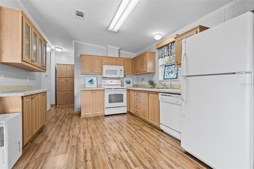 For Sale: $359,000 (2 beds, 2 baths, 1056 Square Feet)