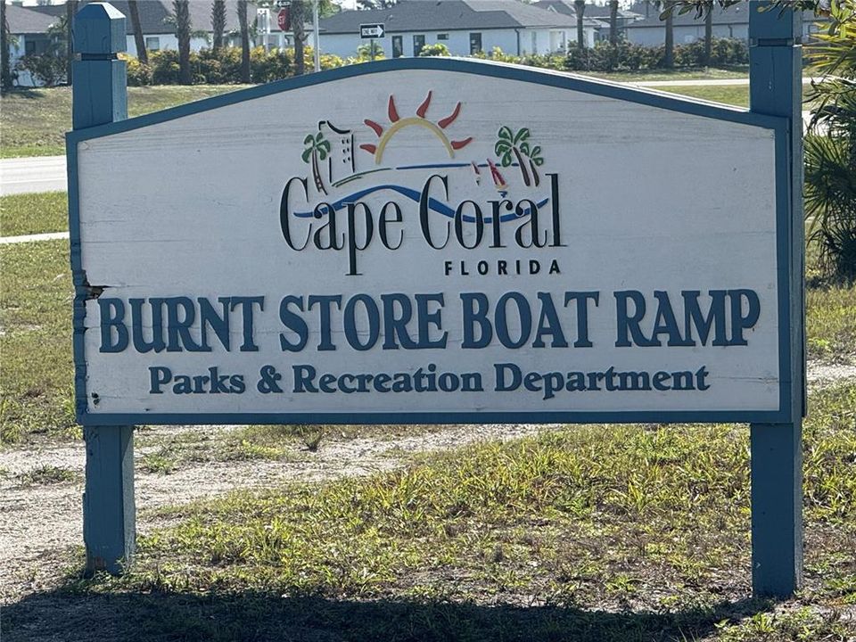 Five minute drive to public boat ramp