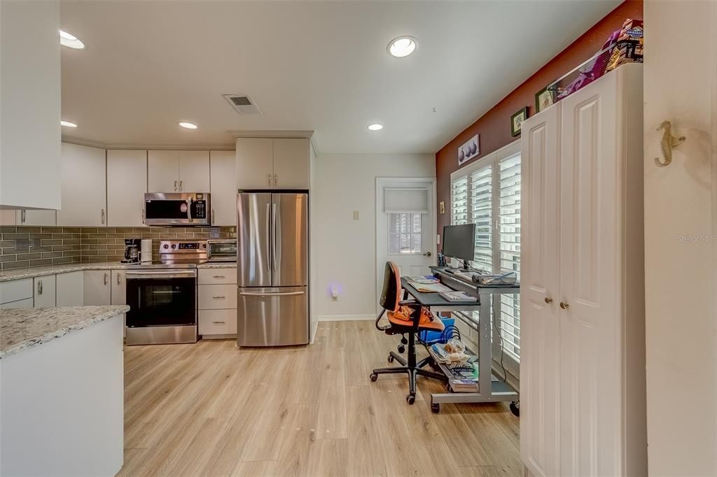 For Sale: $335,000 (2 beds, 2 baths, 1270 Square Feet)