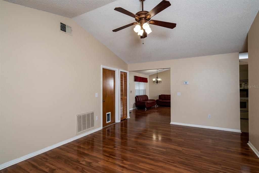 For Rent: $2,000 (3 beds, 2 baths, 1524 Square Feet)