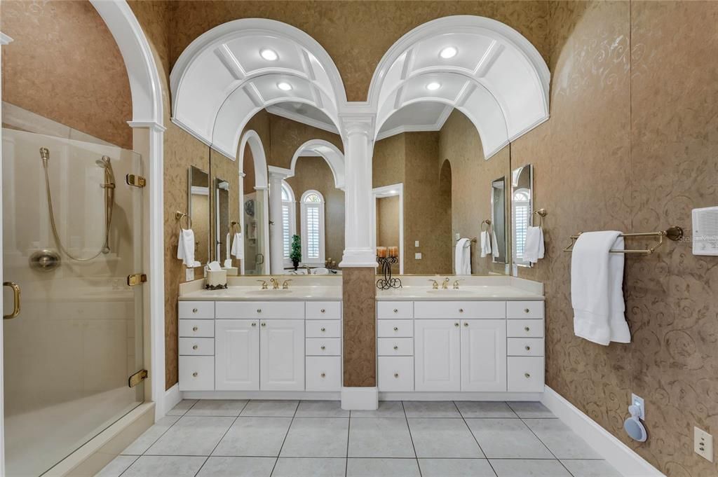 待售: $1,599,000 (5 贝兹, 3 浴室, 3685 平方英尺)