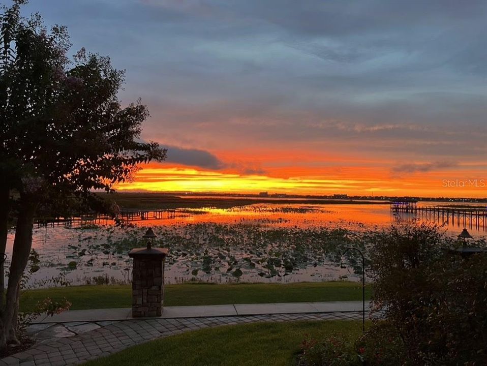 待售: $1,599,000 (5 贝兹, 3 浴室, 3685 平方英尺)