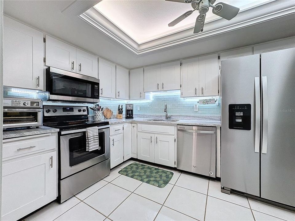 REMODELED KITCHEN W/ GRANITE, TILE BACKSPLASH, UNDERLIGHTING