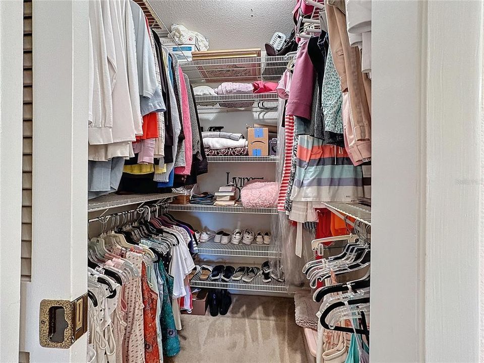 WALK IN CLOSET IN PRIMARY BD