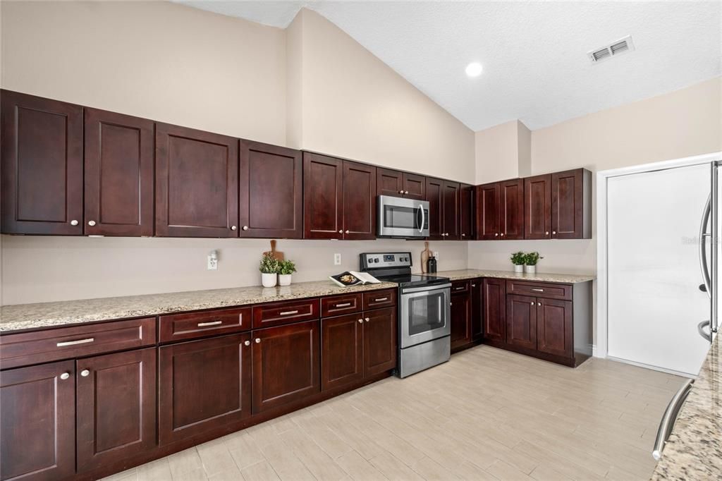 For Sale: $345,000 (3 beds, 2 baths, 1381 Square Feet)