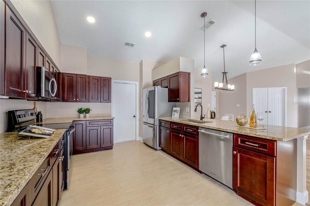 For Sale: $345,000 (3 beds, 2 baths, 1381 Square Feet)