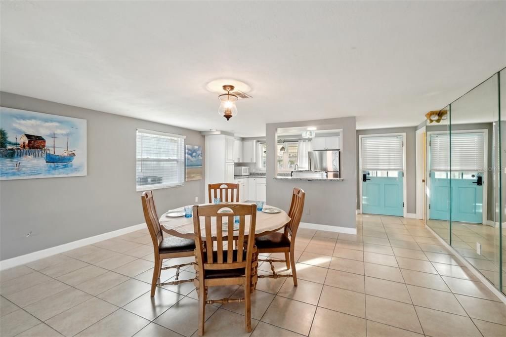 For Sale: $450,000 (2 beds, 2 baths, 1113 Square Feet)