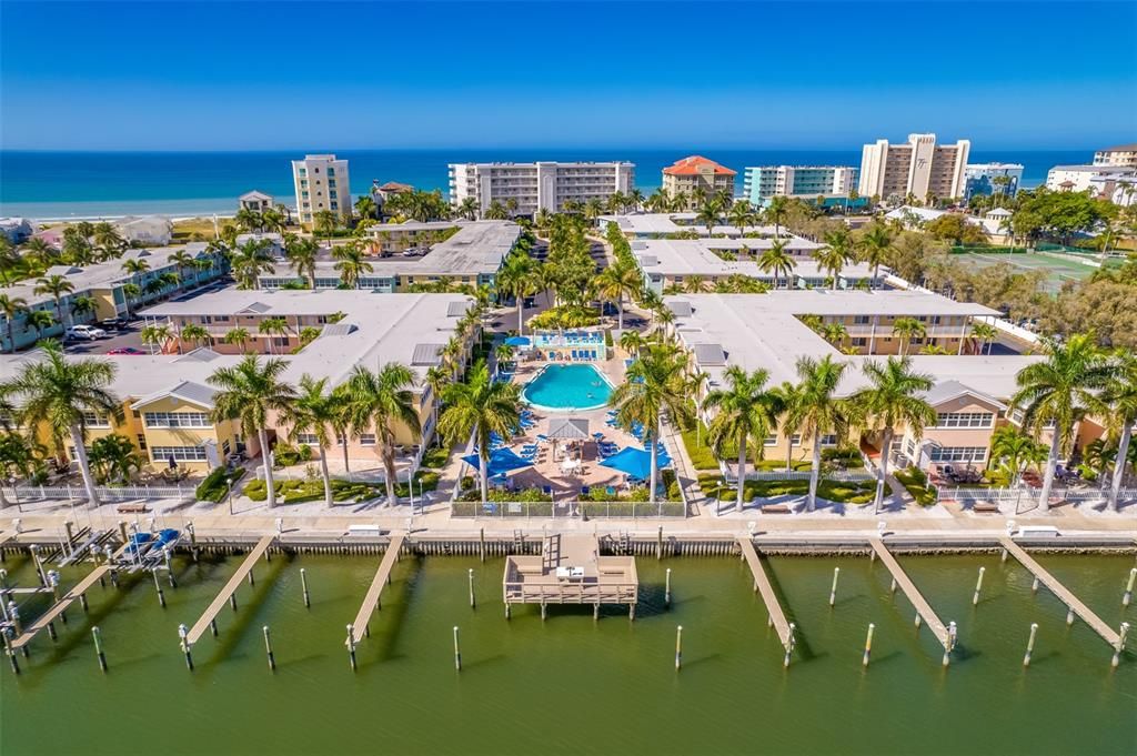 Barefoot Beach on 400 FT of Intracoastal