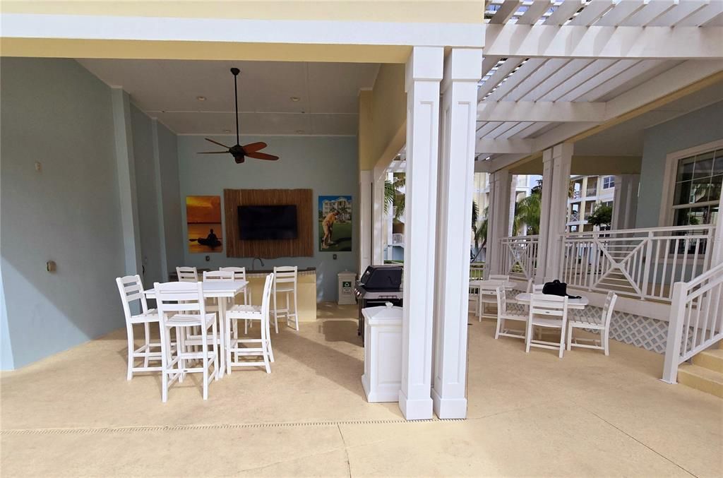 Wet bar and dining areas by pool