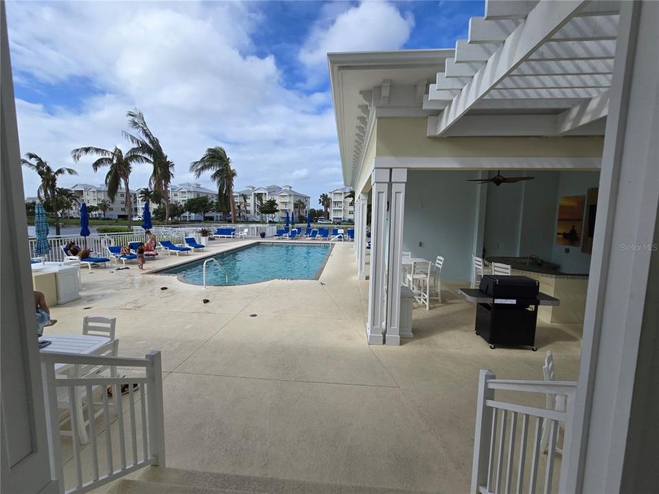 Pool with wet bar