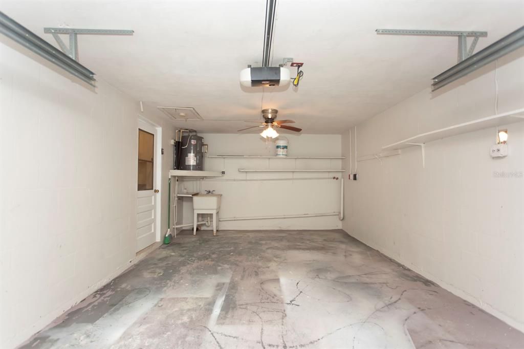 For Sale: $110,000 (2 beds, 1 baths, 722 Square Feet)