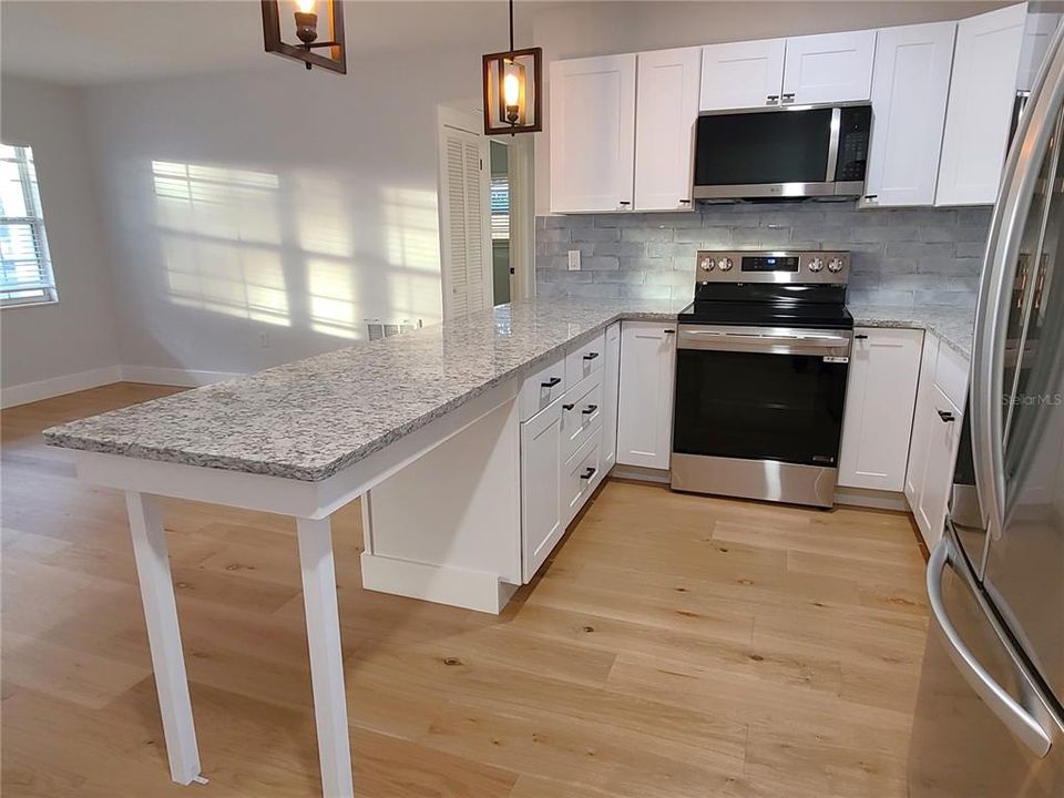 For Sale: $369,900 (2 beds, 1 baths, 926 Square Feet)