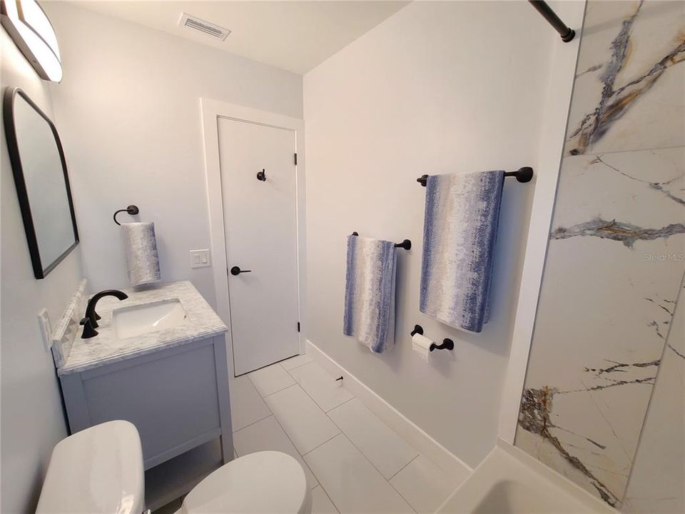 For Sale: $369,900 (2 beds, 1 baths, 926 Square Feet)