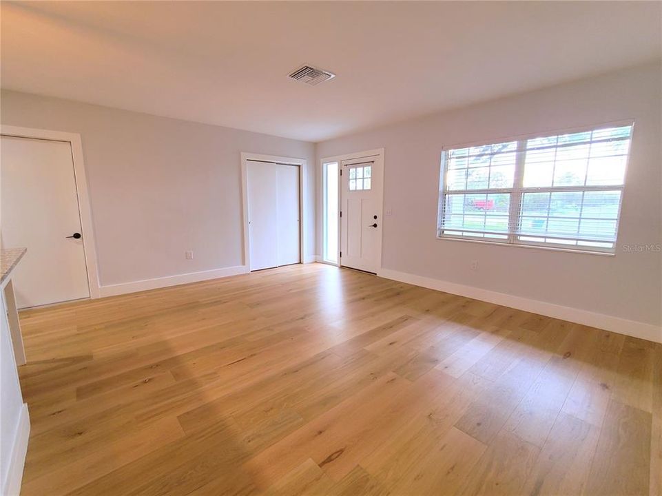 For Sale: $369,900 (2 beds, 1 baths, 926 Square Feet)