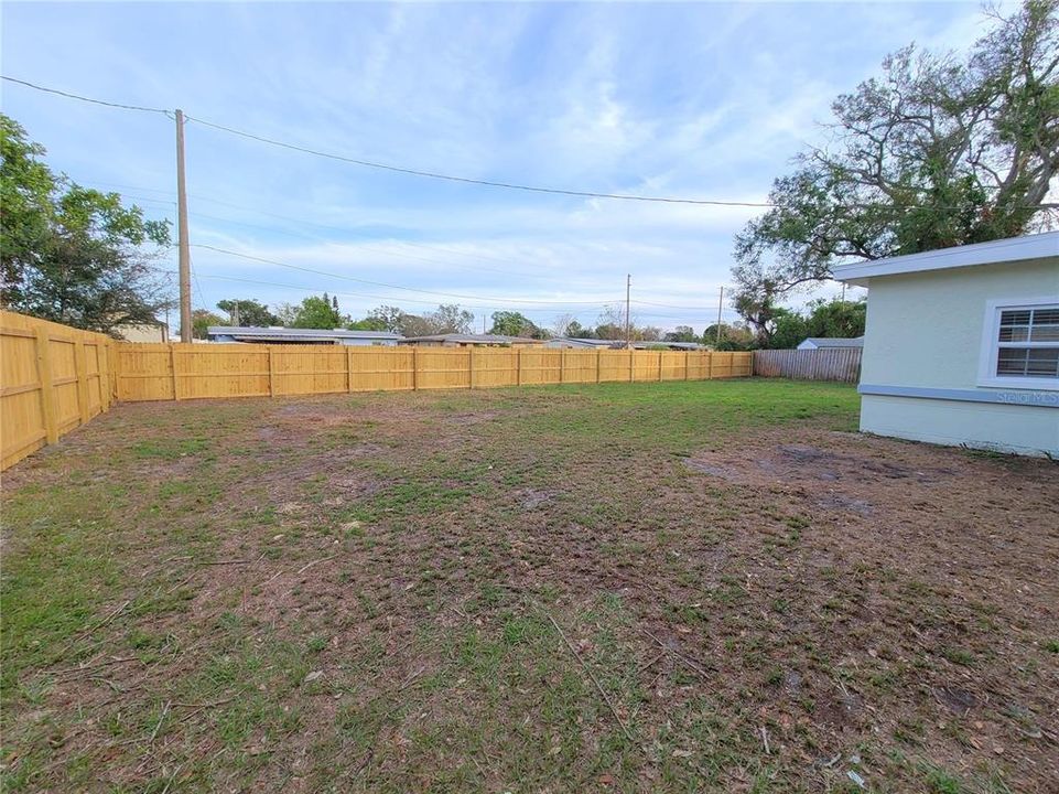 For Sale: $369,900 (2 beds, 1 baths, 926 Square Feet)