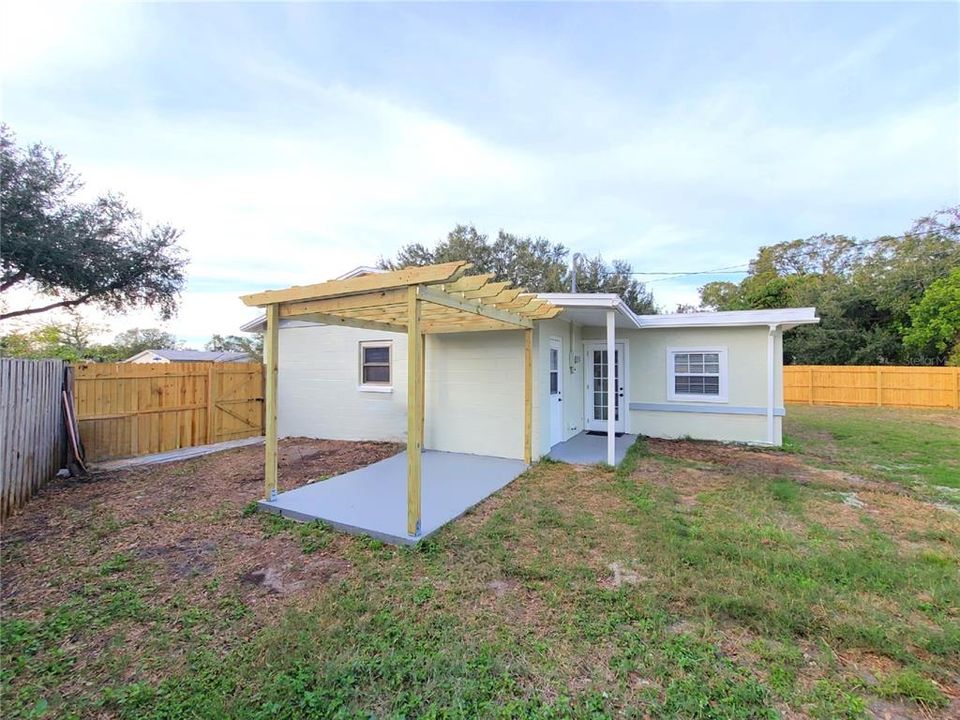 For Sale: $369,900 (2 beds, 1 baths, 926 Square Feet)