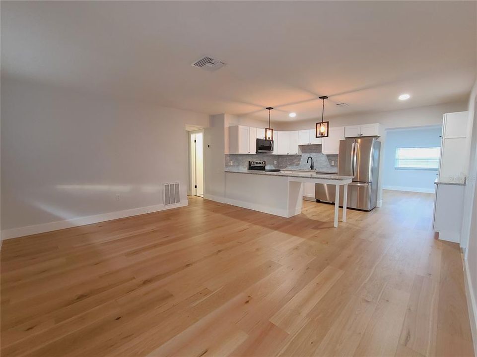 For Sale: $369,900 (2 beds, 1 baths, 926 Square Feet)