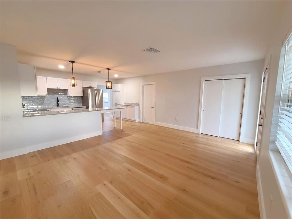 For Sale: $369,900 (2 beds, 1 baths, 926 Square Feet)