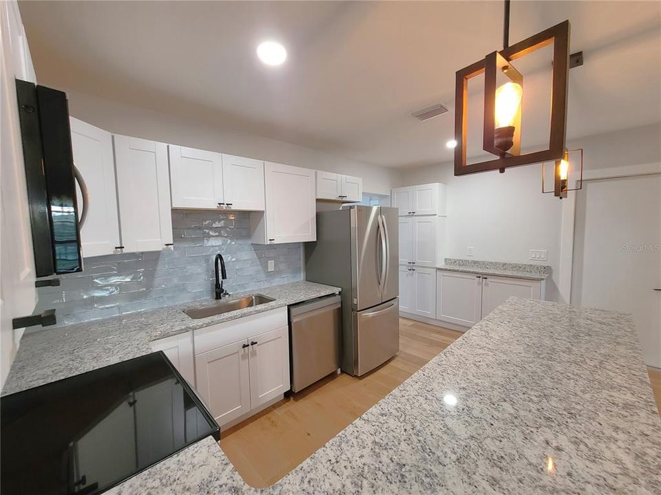 For Sale: $369,900 (2 beds, 1 baths, 926 Square Feet)