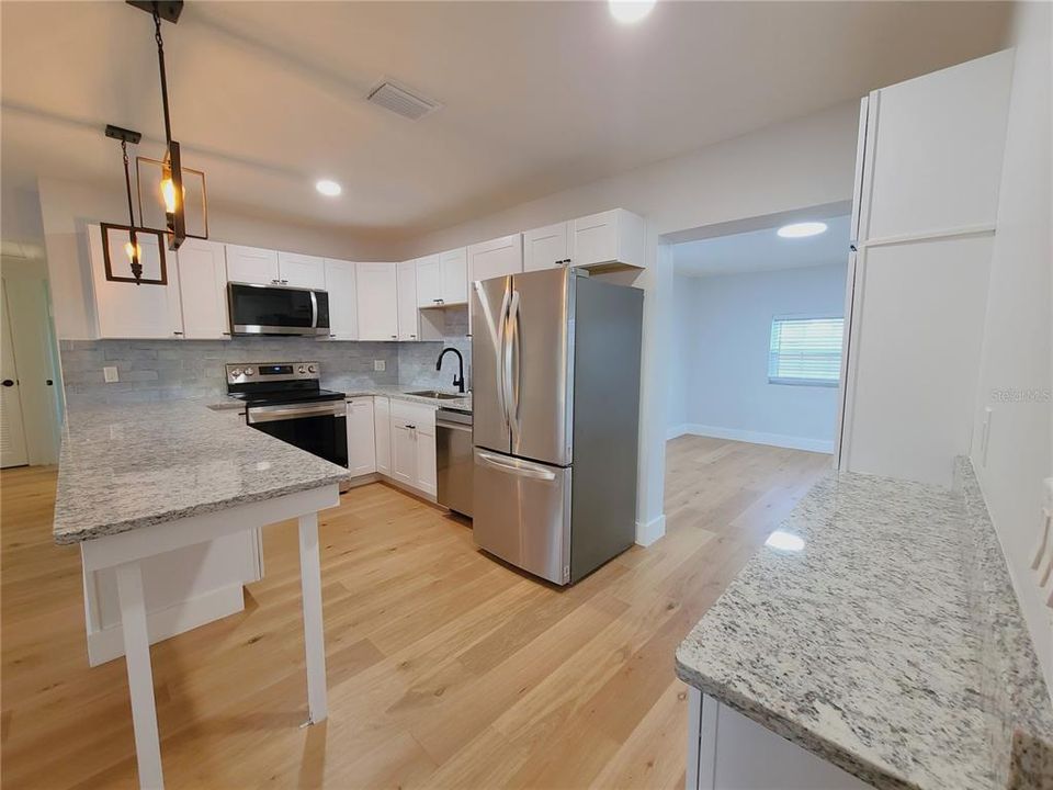 For Sale: $369,900 (2 beds, 1 baths, 926 Square Feet)