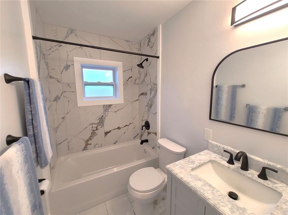 For Sale: $369,900 (2 beds, 1 baths, 926 Square Feet)