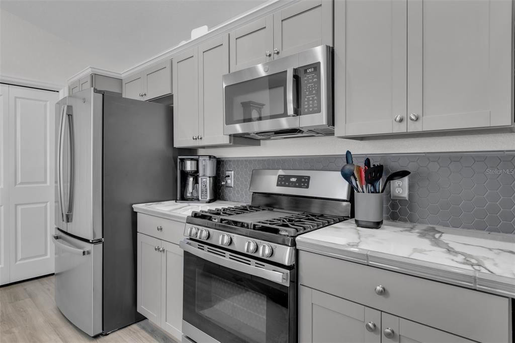 For Sale: $325,000 (2 beds, 2 baths, 1198 Square Feet)