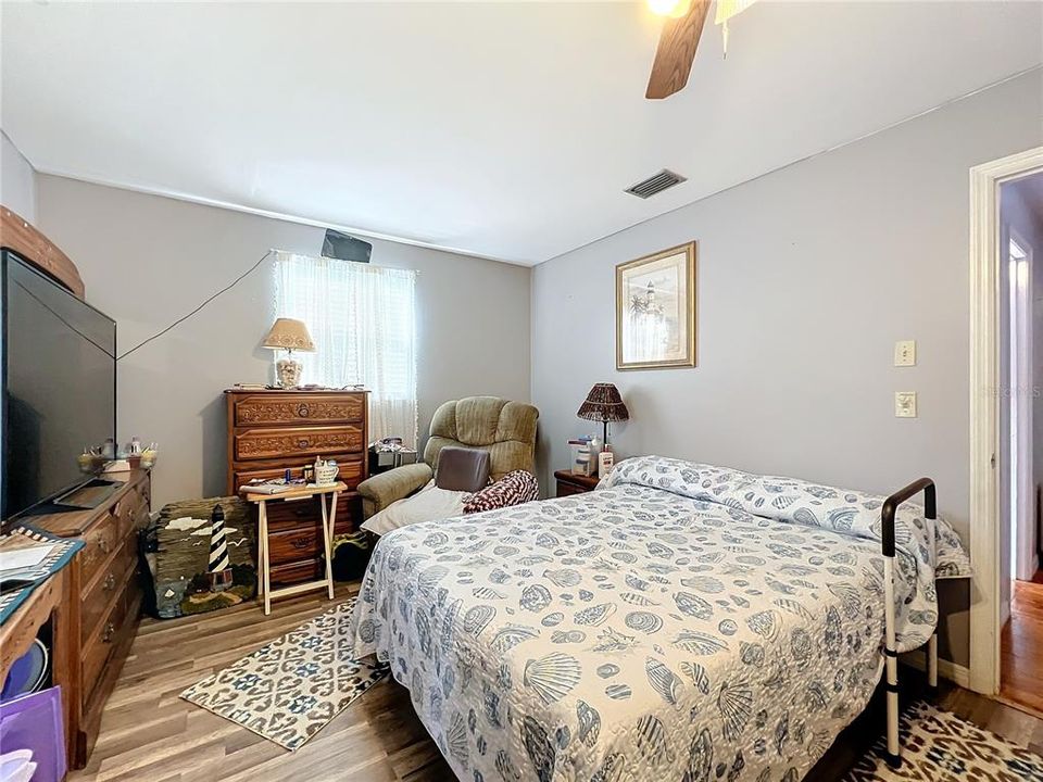 For Sale: $392,000 (4 beds, 3 baths, 2652 Square Feet)