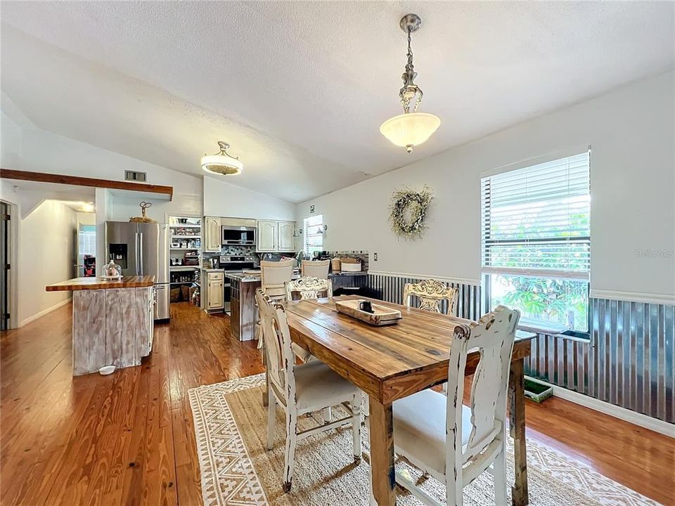 For Sale: $392,000 (4 beds, 3 baths, 2652 Square Feet)