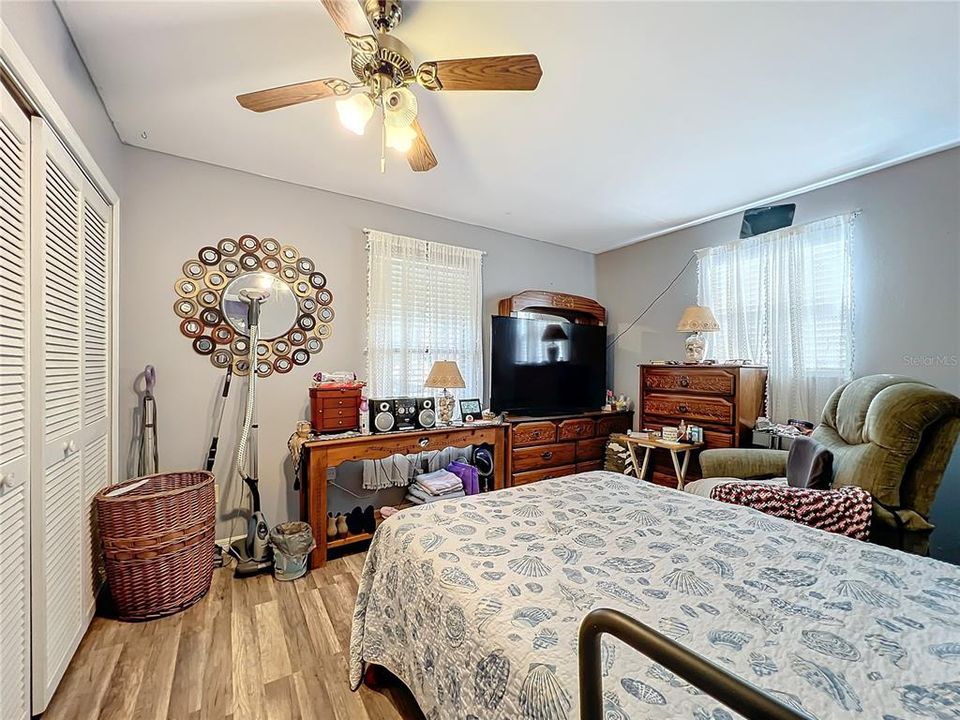 For Sale: $392,000 (4 beds, 3 baths, 2652 Square Feet)