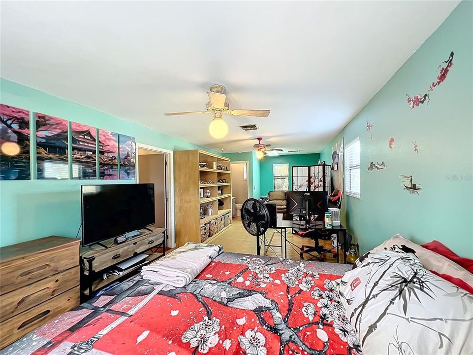 For Sale: $392,000 (4 beds, 3 baths, 2652 Square Feet)