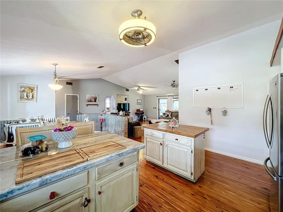 For Sale: $392,000 (4 beds, 3 baths, 2652 Square Feet)