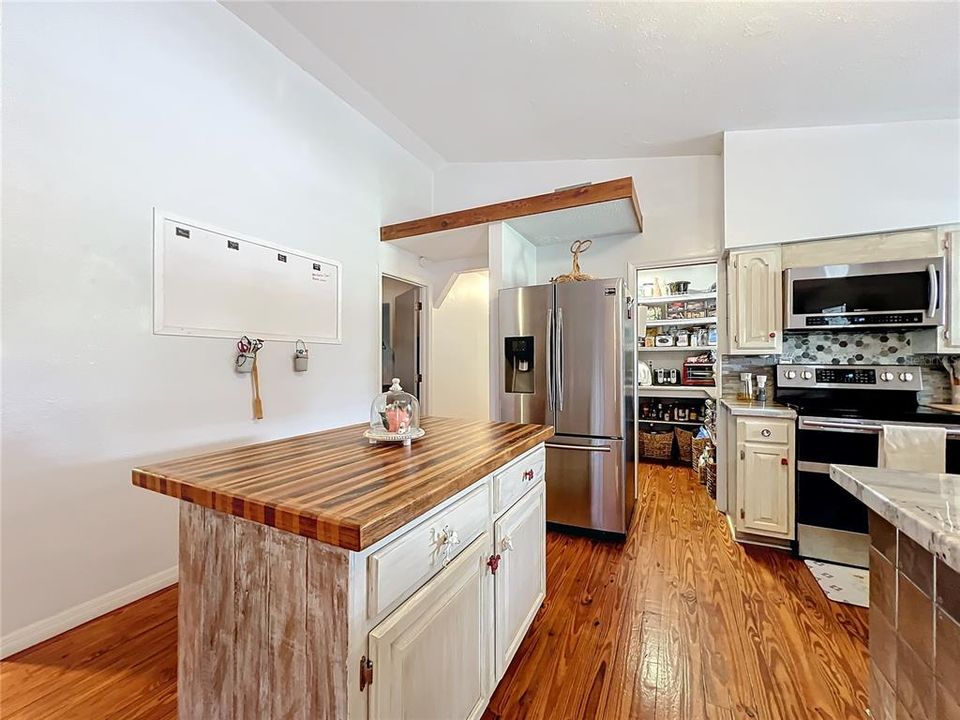 For Sale: $392,000 (4 beds, 3 baths, 2652 Square Feet)