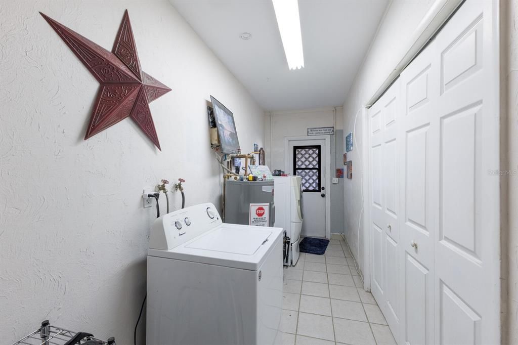 For Sale: $400,000 (3 beds, 2 baths, 2176 Square Feet)