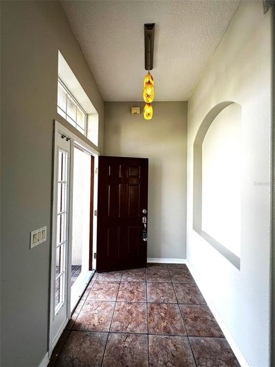 En Venta: $495,000 (4 camas, 2 baños, 1956 Pies cuadrados)