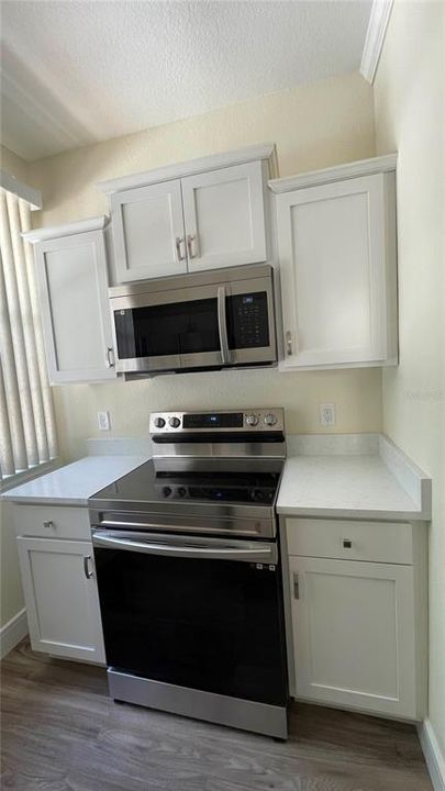 For Sale: $305,000 (2 beds, 2 baths, 953 Square Feet)