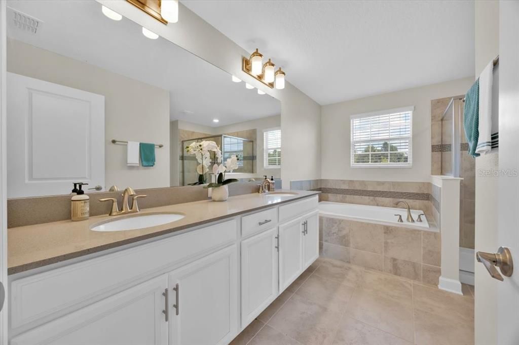 待售: $569,550 (4 贝兹, 3 浴室, 2546 平方英尺)