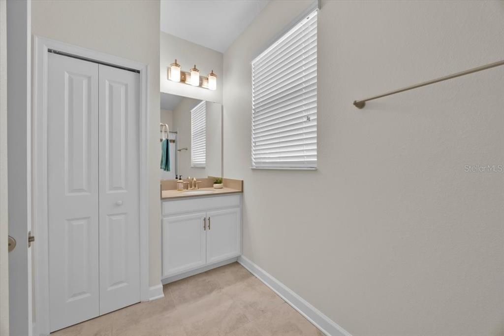 待售: $569,550 (4 贝兹, 3 浴室, 2546 平方英尺)